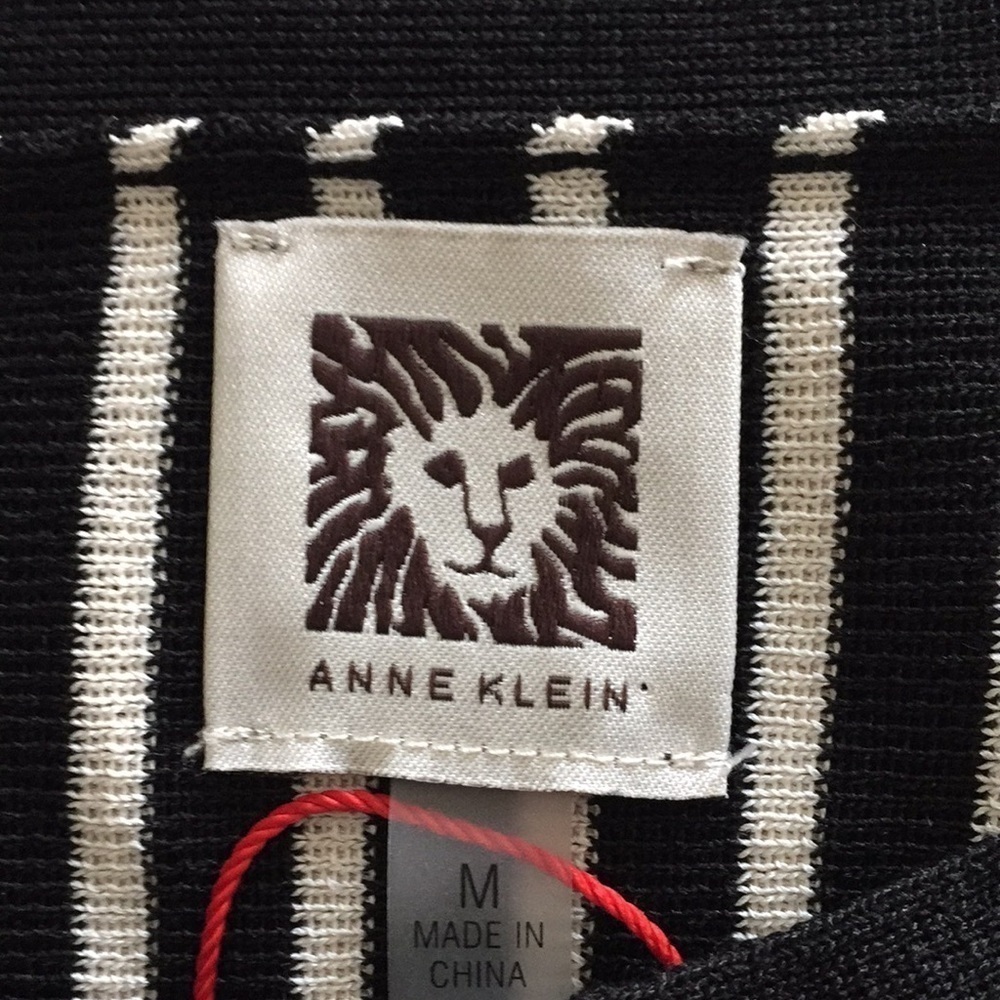 Anne Klein Knit Top Size M Black White Stripes Asymmetrical Brand New - Picture 2 of 12